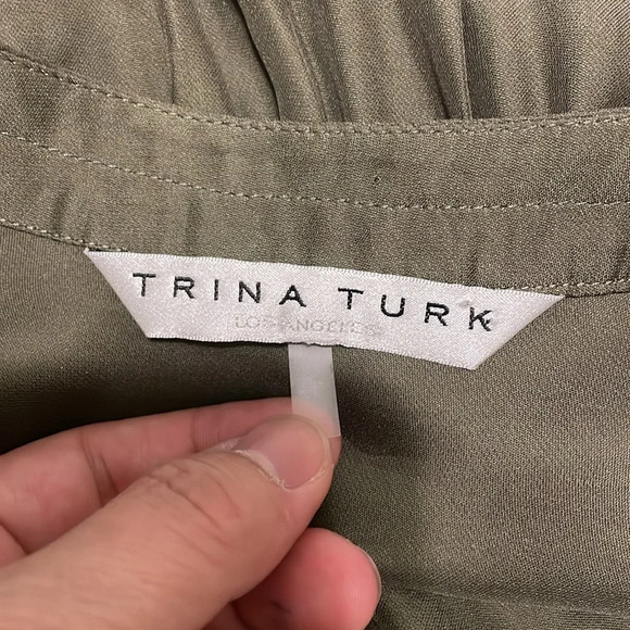 Trina Turk dark green long sleeve half button down silk blouse size m - Picture 8 of 9
